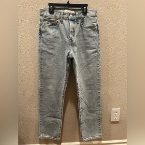 Levi’a size 27 wedgie straight jeans!